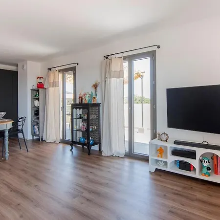 2 Bedroom Sun & Terrace With Sea View