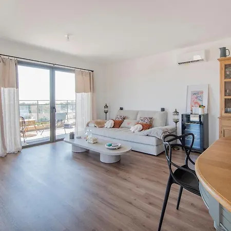 شقة 2 Bedroom Sun & Terrace With Sea View *