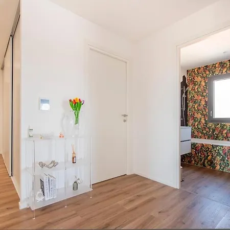 アパート 2 Bedroom Sun & Terrace With Sea View *