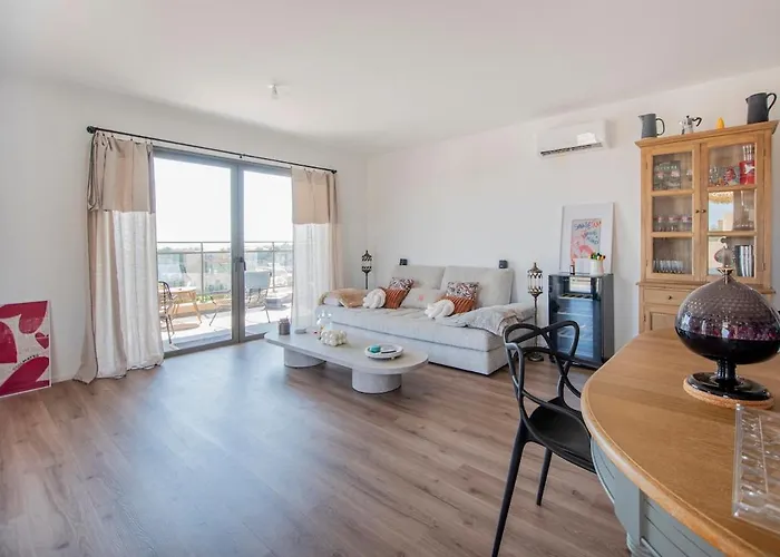アパート 2 Bedroom Sun & Terrace With Sea View *