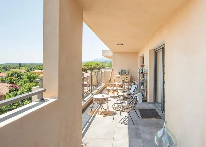 2 Bedroom Sun & Terrace With Sea View Apartmán *